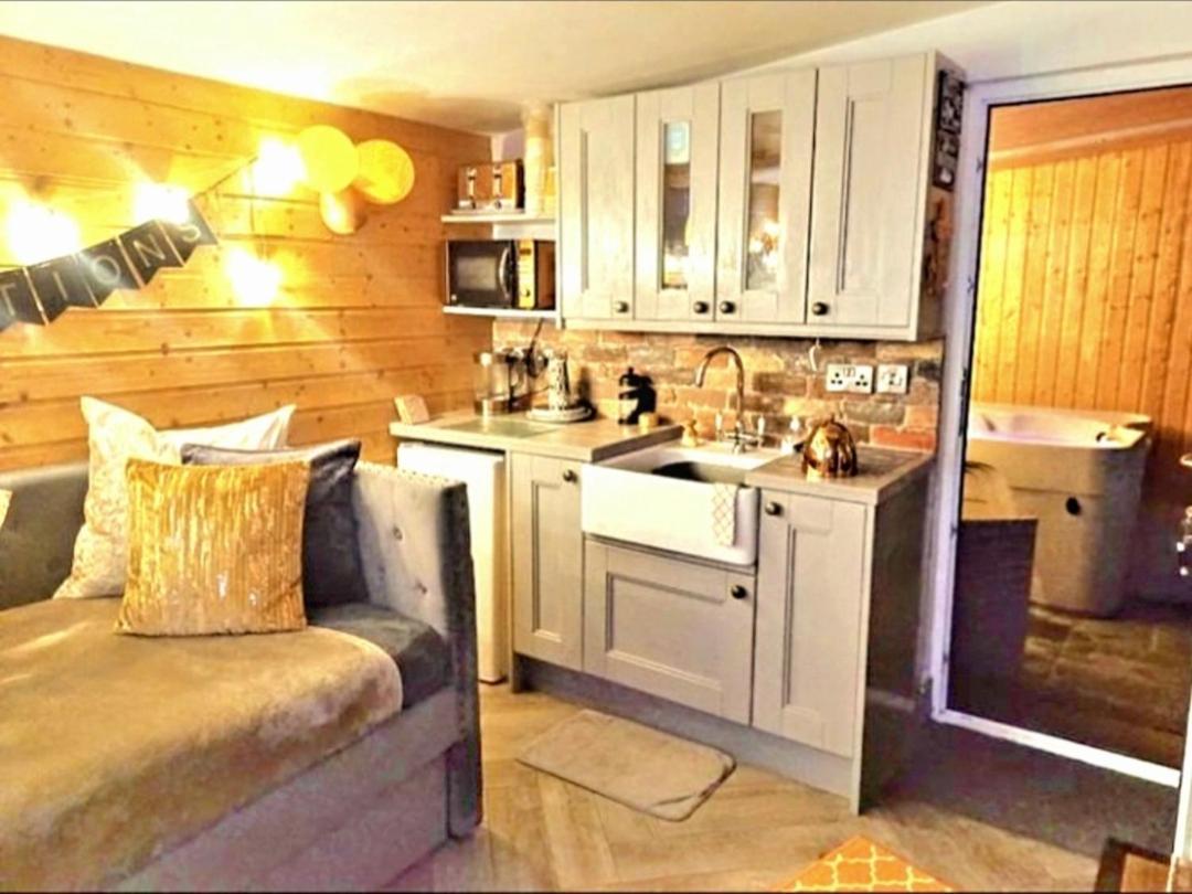 Therapy Lodge Ballycastle Bagian luar foto